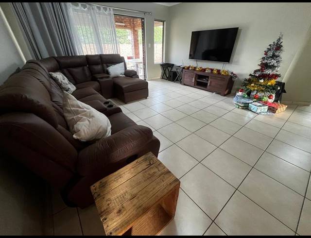 3 BEDROOM CLUSTER FOR SALE IN POMONA